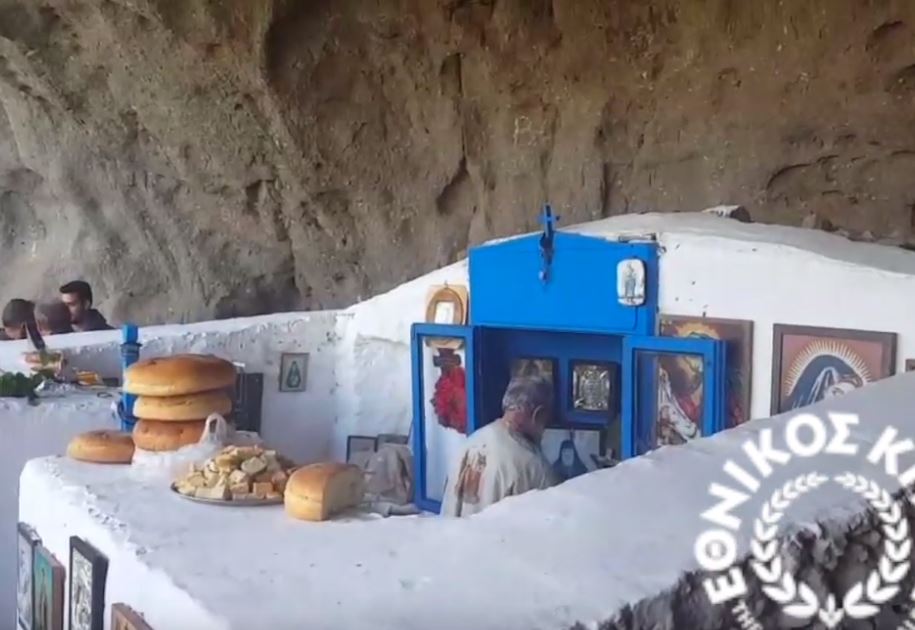 Πανηγυρική Θεία Λειτουργία στο εκκλησάκι δίχως στέγη