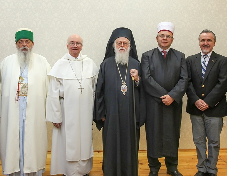 “Καταδικάζουμε σθεναρά κάθε μορφή βίας και εξτρεμισμού”