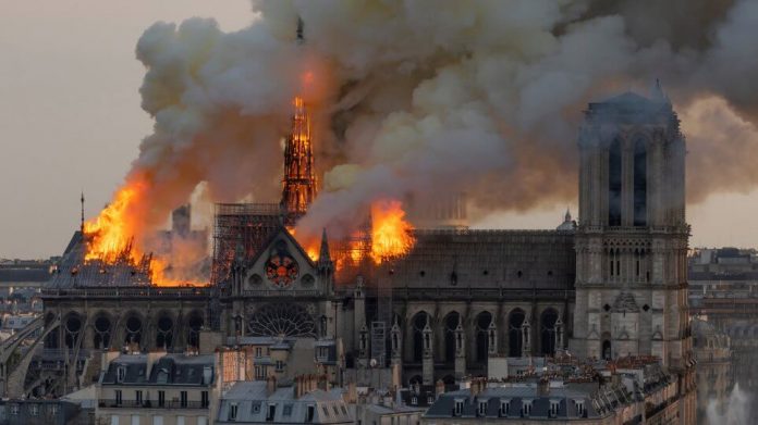 Αρνητικά σχόλια για την αντίδραση για την καταστροφή της Παναγίας των Παρισίων