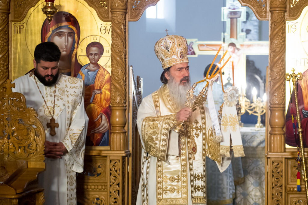 Arhiepiscopul Teodosie a liturghisit în oraşul Constanţa care şi-a serbat ocrotitorii