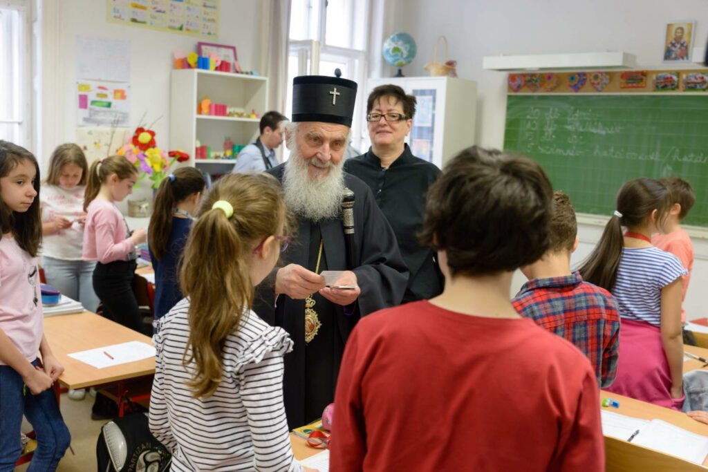 Његова Светост Патријарх српски г. Иринеј посетио је 27. маја 2019. године Српску основну школу и Гимназију Никола Тесла у Будимпешти.