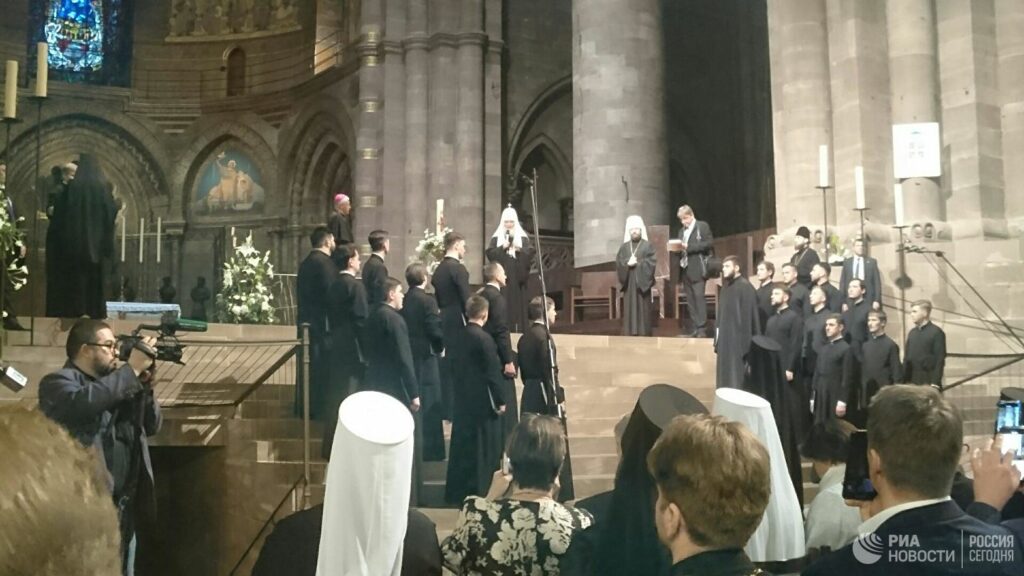 Архиепископ Страсбурга передал патриарху Кириллу мощи святой Одилии