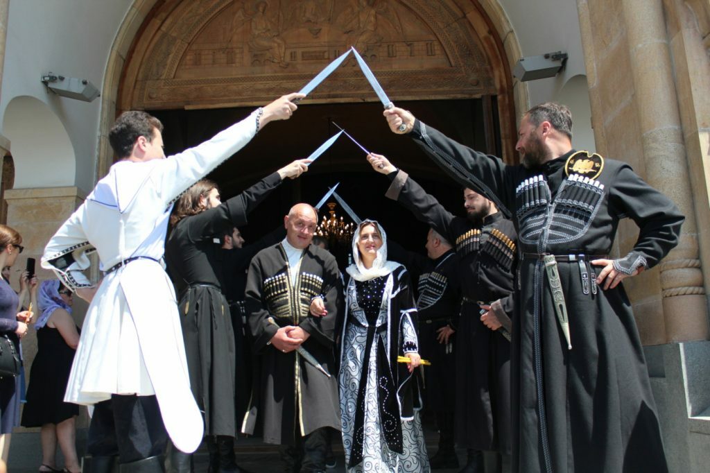 В рамках всеобщего венчания сегодня обвенчались более 500 пар [фото]