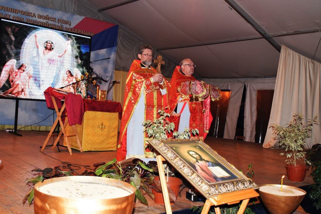 Российские военные в Сирии отпраздновали Пасху с подарками и поздравлениями с Родины