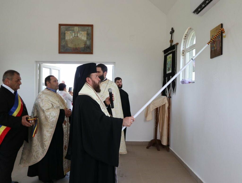 PS Timotei Sătmăreanul a sfințit o capelă de cimitir într-un sat cu numai 50 de familii