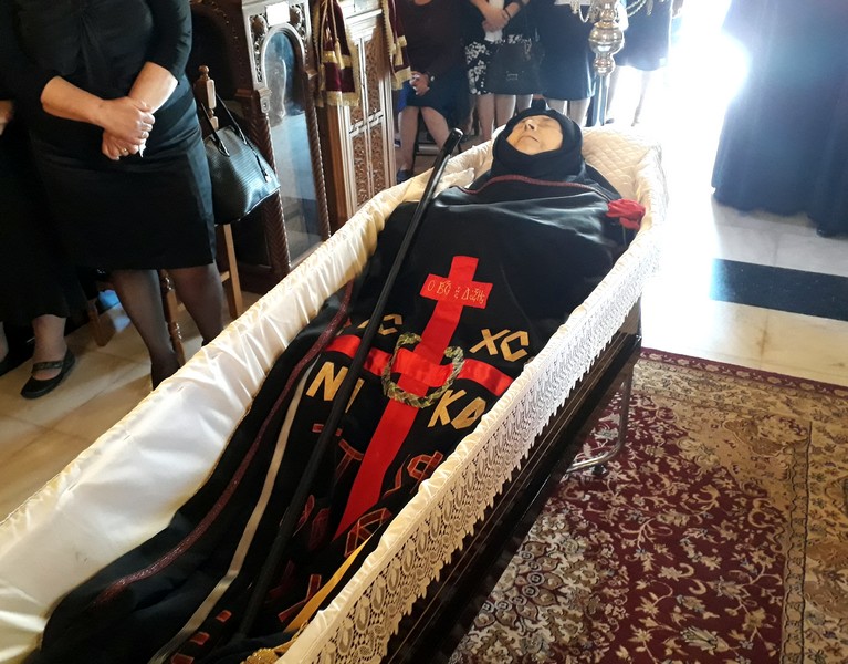 Κλήρος και λαός αποχαιρέτησαν την Καθηγουμένη της  Ι. Μ. Προφ. Ιωήλ Καλαμάτας