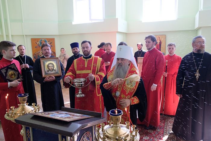 В СЛЕДСТВЕННОМ ИЗОЛЯТОРЕ «КРЕСТЫ-2» В САНКТ-ПЕТЕРБУРГЕ ОСВЯЩЕН ХРАМ ПОКЛОНЕНИЯ ЧЕСТНЫМ ВЕРИГАМ АПОСТОЛА ПЕТРА