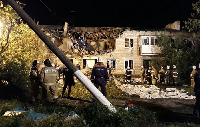 В Шахтинской епархии оказывают духовную и материальную поддержку пострадавшим от взрыва газа в жилом доме в поселке Чистоозерный