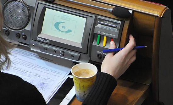 Парламент одбацио Порошенков предлог закона да у војсци не могу делати свештеници канонске Цркве