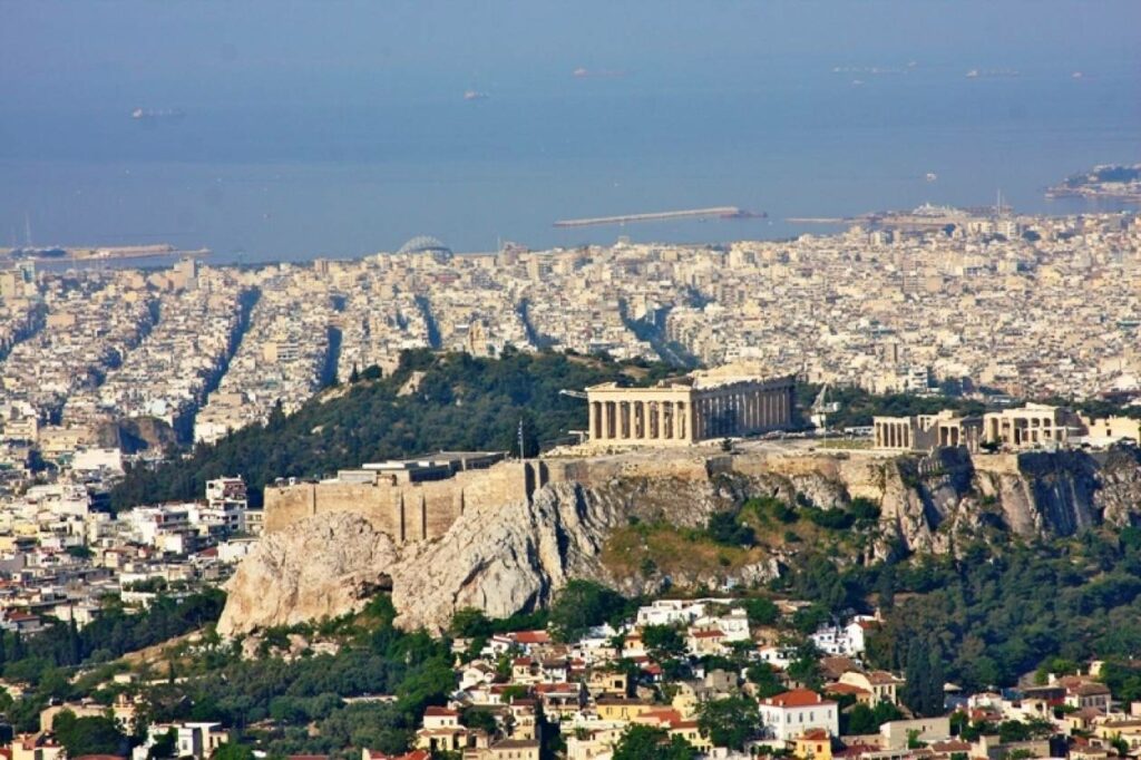 Le Figaro: Αφιέρωμα στην “Αιώνια Αθήνα”