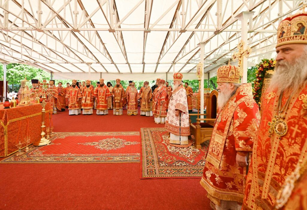 В праздник Собора новомучеников, в Бутове пострадавших, Предстоятель Русской Церкви совершил Литургию на Бутовском полигоне