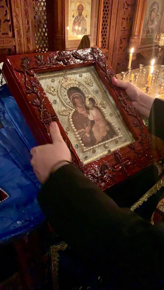 Η εικόνα της Παναγίας της Χαβάης έρεε μύρο όλη τη Μεγ. Εβδομάδα!