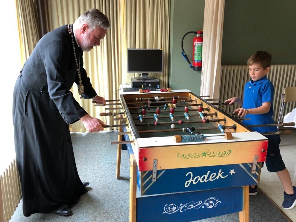 Ο Μητρ. Βελγίου κοντά στα παιδιά