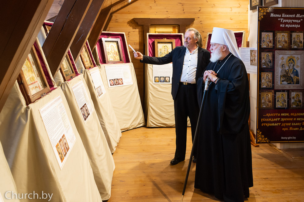 Патриарший Экзарх посетил выставку икон из мрамора в музее «Лошицкая усадьба» города Минска