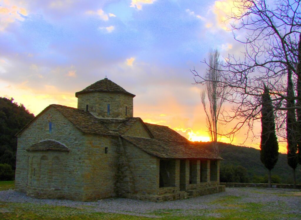 “Αχ πάτερ μου, εγώ δεν πάω στην Εκκλησία ! Πάω μόνο σε ξωκλήσια και ανάβω ένα κεράκι”