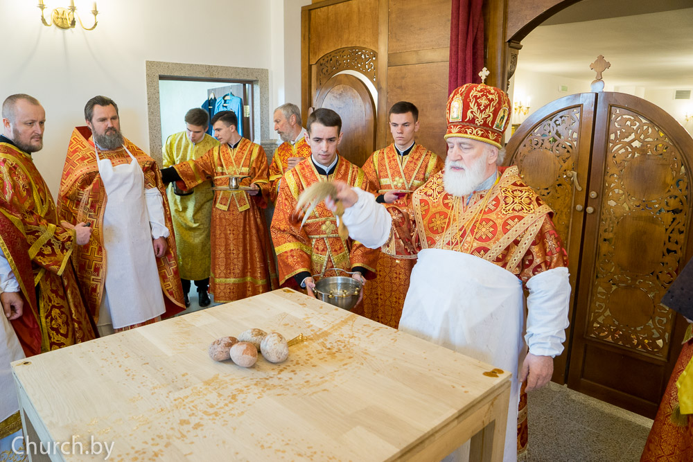 Патриарший Экзарх совершил освящение храма в честь преподобного Варлаама Серпуховского в приходе в честь иконы Божией Матери «Неупиваемая Чаша» города Минска