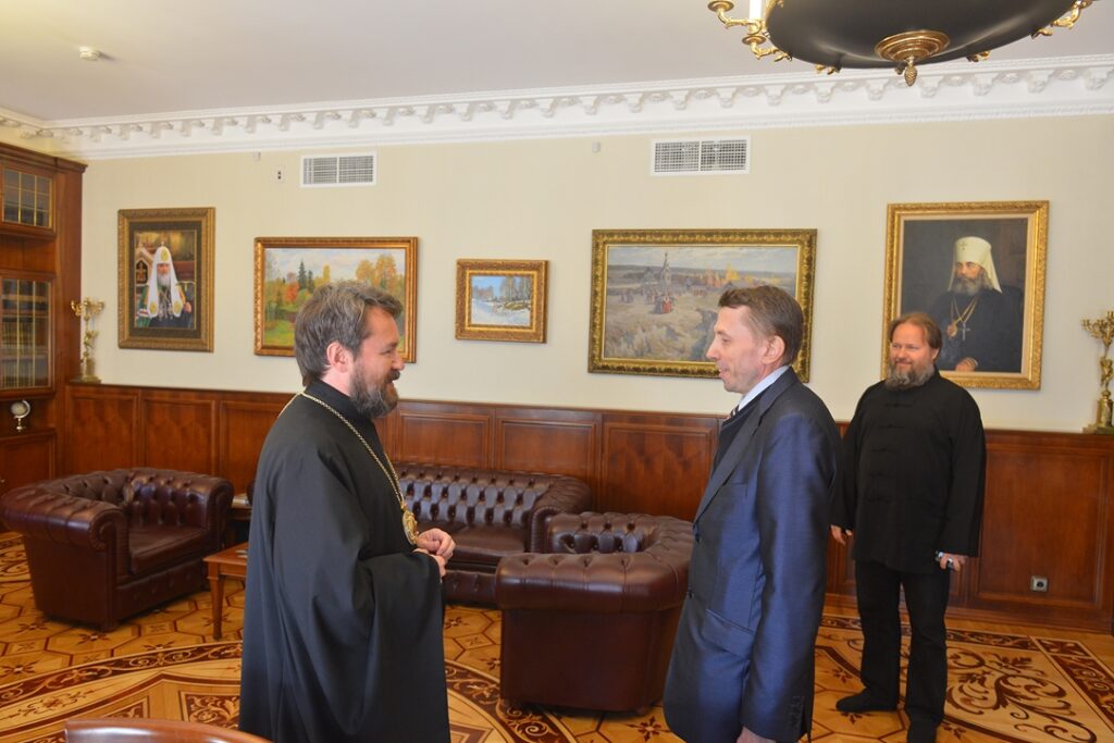 Председатель ОВЦС вручил церковную награду российскому дипломату