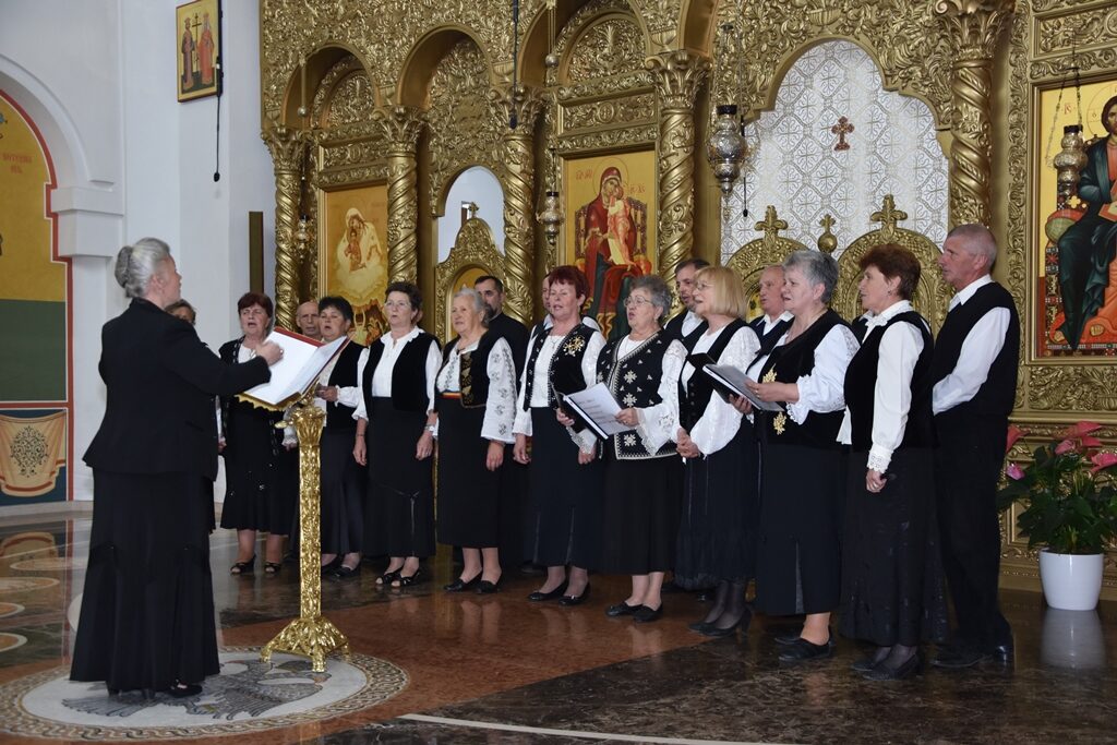 Caransebeş: Mai multe corale săteşti bănăţene au încântat auditoriul la Festivalul „Miron Cristea”