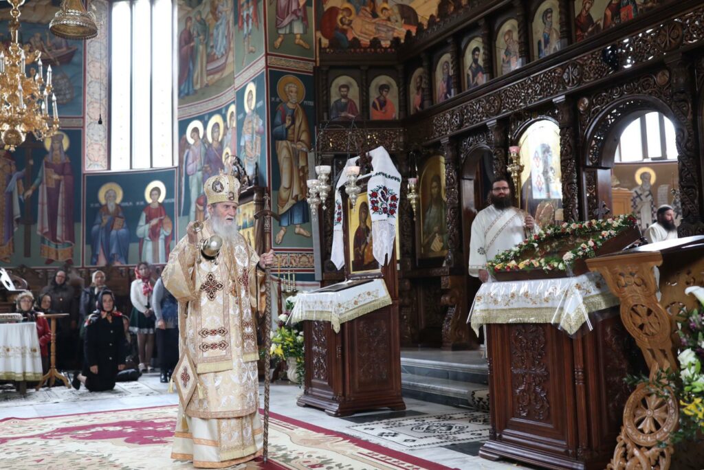 Hram la Sihăstria Putnei: În 19 ani „pustia de dinainte a înflorit precum crinul”