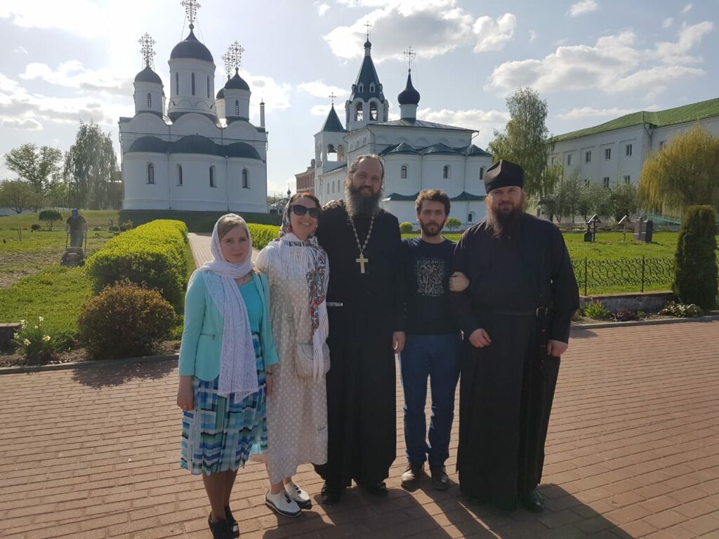 При участии Синодального отдела по делам молодежи делегация православной молодежи из Аргентины посетила православные святыни в России