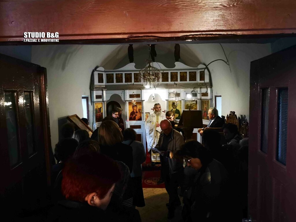 H εορτή του Αγίου Ιωάννου του Θεολόγου στην παραλία της Καράθωνας στο Ναύπλιο