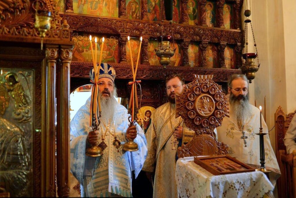 Mitropolitul Teofan a vorbit la hramul Schitului Boureni despre meritele Sf. Împăraţi Constantin şi mama sa Elena