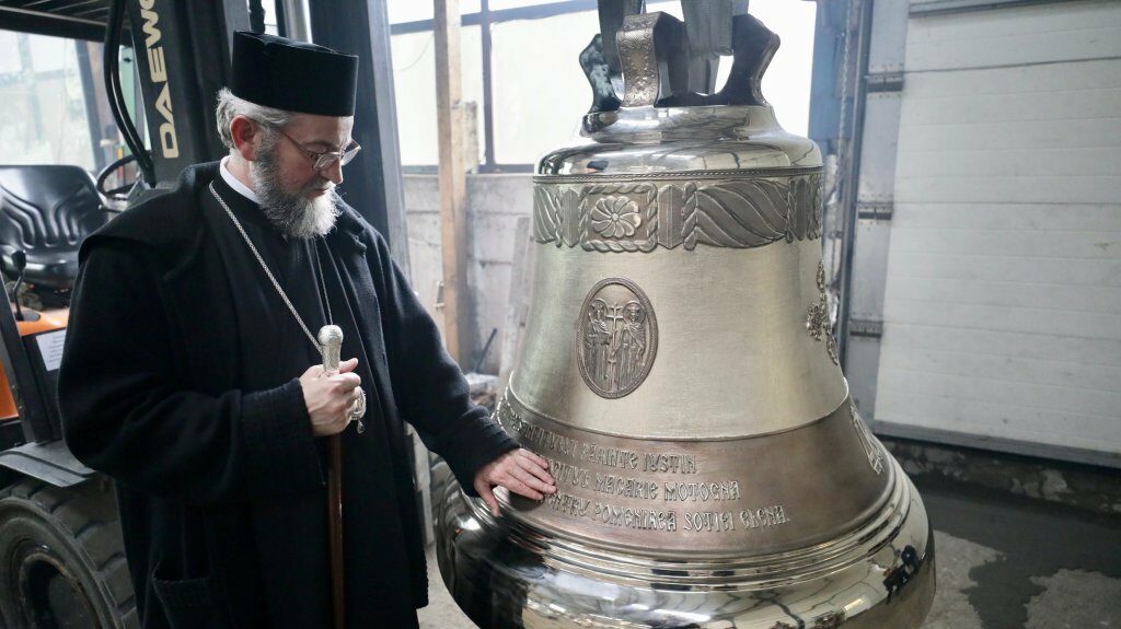 FOTO | Imagini de la turnarea noului clopot al Mănăstirii Rohia