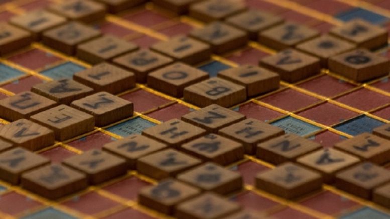 Με το επιτραπέζιο Scrable η εκμάθηση των ελληνικών