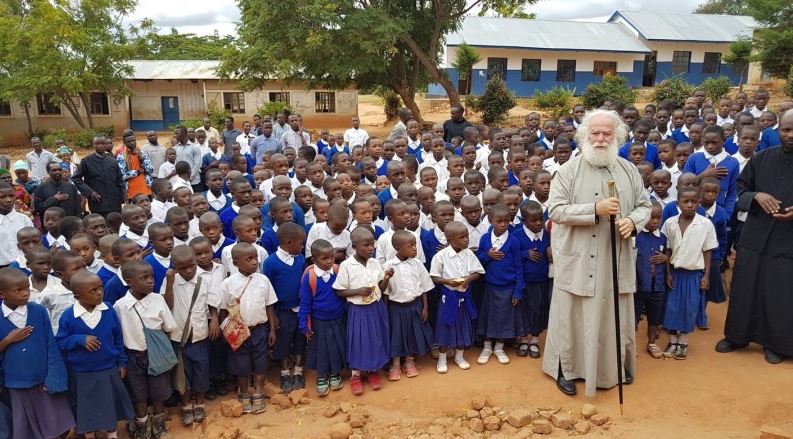 «بطريرك الإسكندرية للروم» يدشن كنيسة يوحنا اللاهوتي في تنزانيا