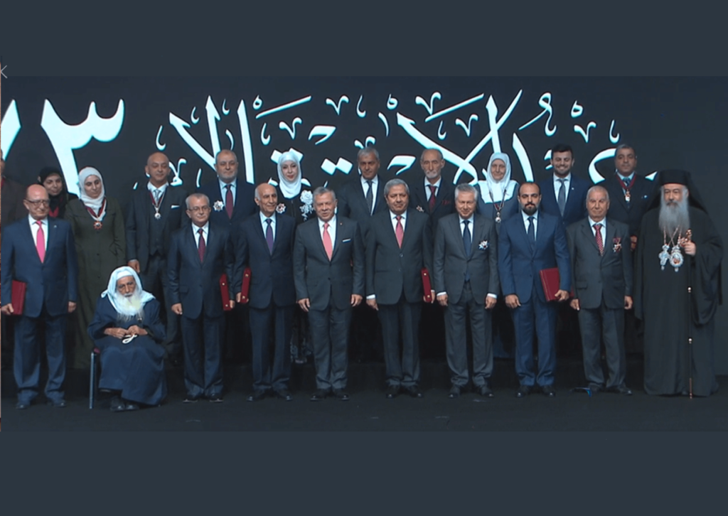 صاحب الجلالة الملك عبد الله الثاني ابن الحسين المعظم يمنح سيادة المطران خريستوفوروس وسام التميز من الدرجة الأولى