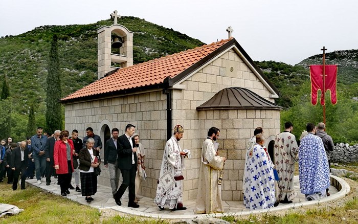 Владика Димитрије освештао цркву у Бобовиштима