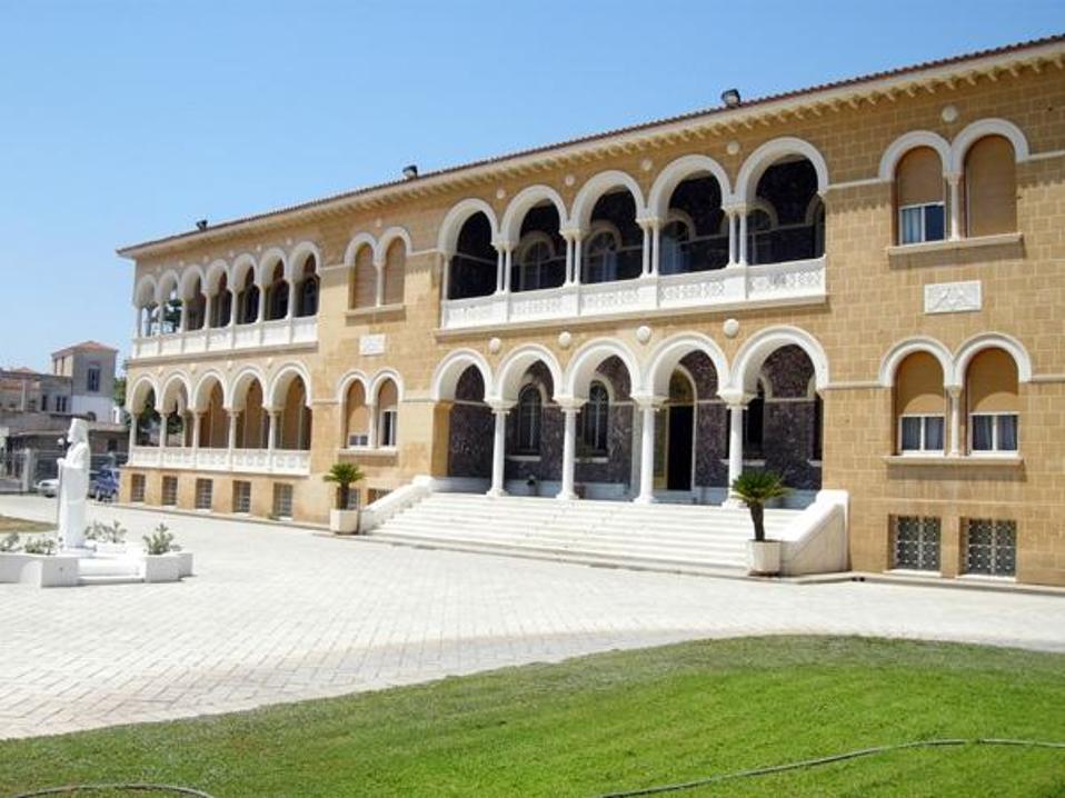 Κύπρος: Συμφωνία εκκλησίας-κράτους για μισθούς και περιουσία