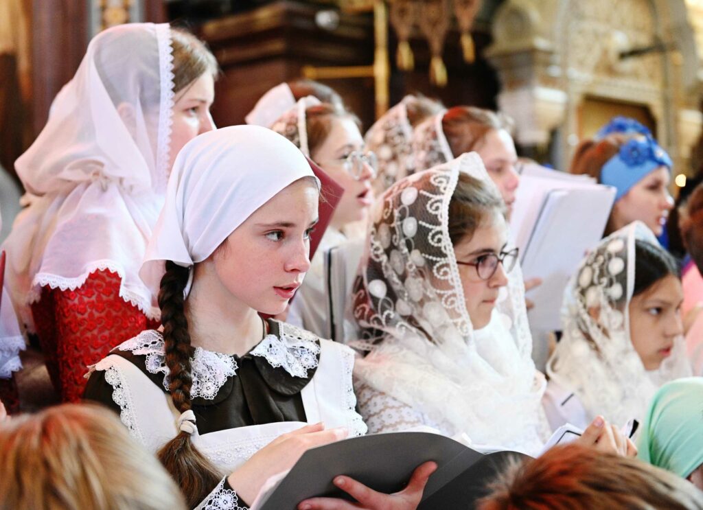 Με παιδιά “συλλειτούργησε” ο Πατριάρχης Μόσχας