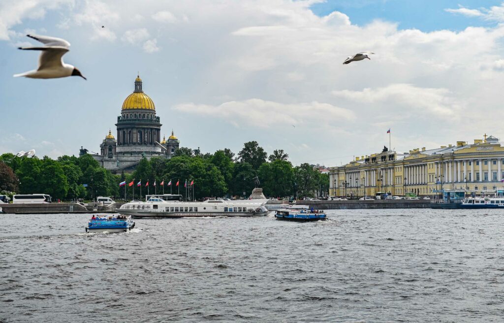 Святейший Патриарх Кирилл возглавил в Петербурге заседание Священного Синода