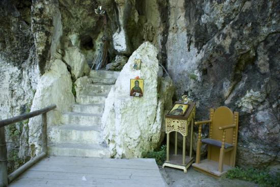 Το “αγίασμα” στο Σπήλαιο του Αγίου Αντωνίου
