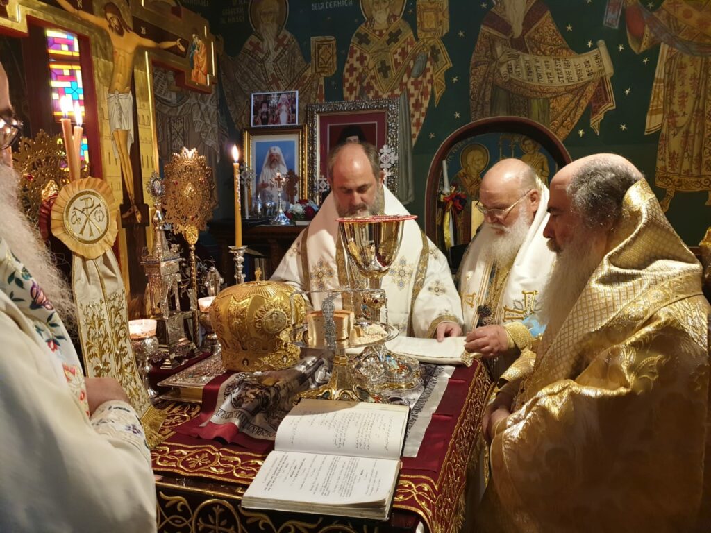 Patriarhul Teofil al III-lea a liturghisit la hramul bisericii Reprezentanţei Bisericii Ortodoxe Române din Ierusalim