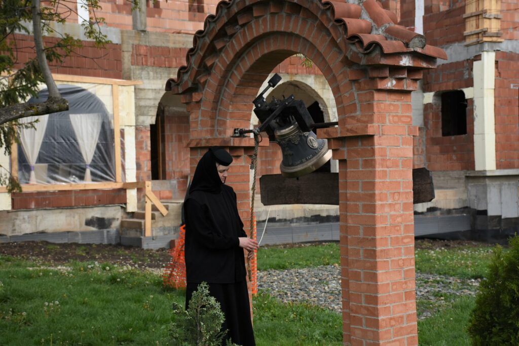 Mănăstirea clujeană „Sfânta Elisabeta” și-a serbat hramul de anul acesta cu șase zile mai târziu