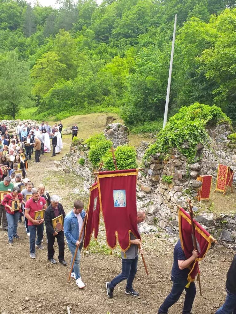 Прва литија после три века у манастиру Удриму
