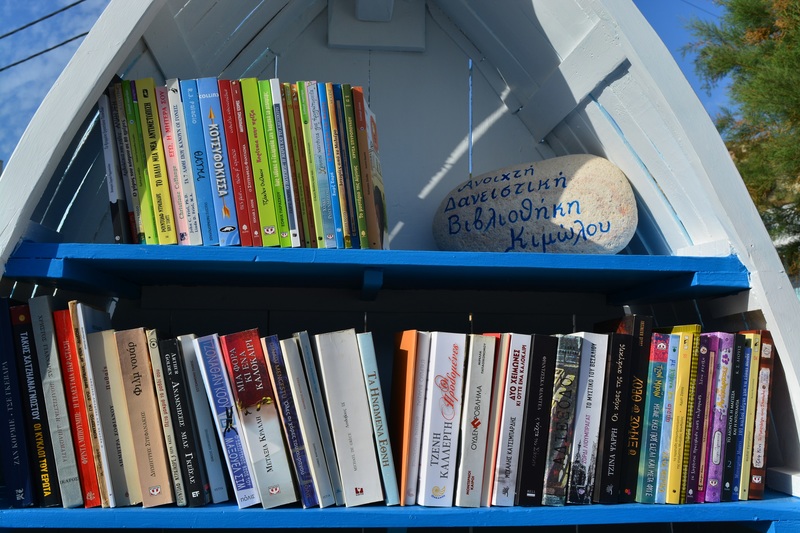Νέες δανειστικές βιβλιοθήκες-έργα τέχνης τοποθετήθηκαν σε παραλίες της Κιμώλου