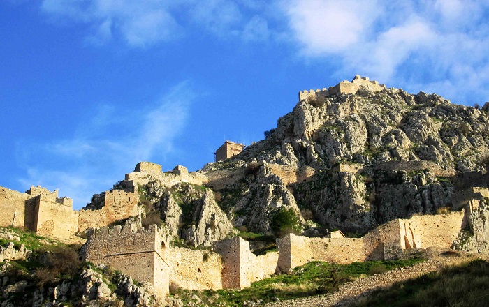 Από τα θρυλικότερα κάστρα της Ελλάδας στην Κόρινθο