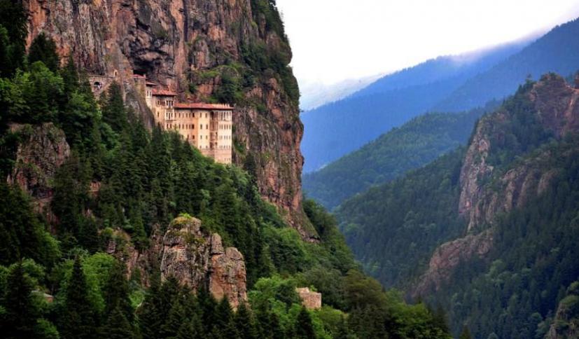 Τούρκος βουλευτής ψάχνει τους χαμένους θησαυρούς της Παναγίας Σουμελά