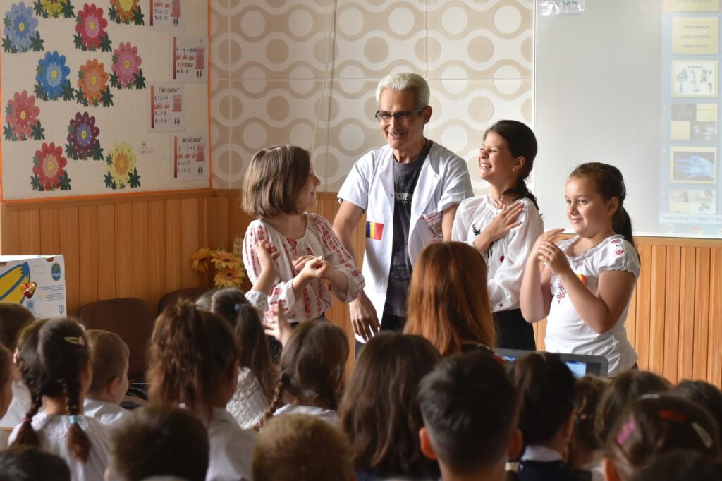 Copiilor din satul Dârvari le-au fost predate noţiuni de „Prevenţie şi educaţie pentru sănătate”
