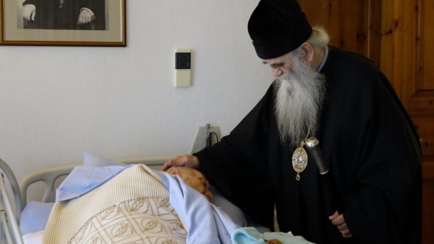 Митрополит Амфилохије непосредно пред упокојење посјетио старца Емилијана
