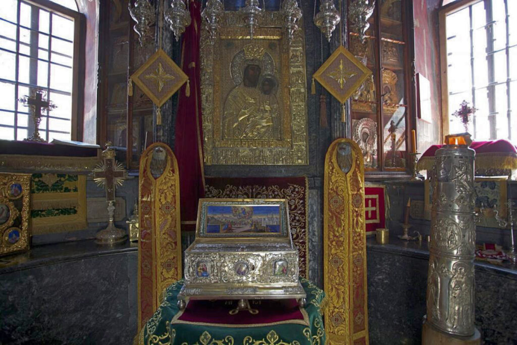 Brâul Maicii Domnului de la Mănăstirea Vatoped va fi adus în România