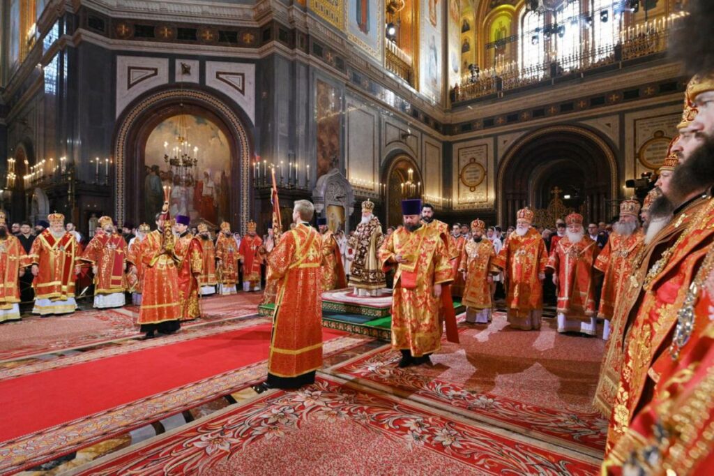 Велико Пасхално вечерње у храму Христа Спаситеља у Москви
