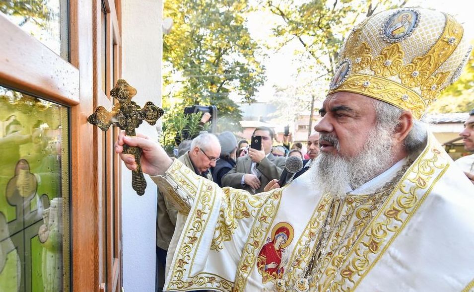 O biserică este darul nostru pentru Dumnezeu sau darul Lui oferit nouă? – Patriarhul Daniel la sfinţirea Mănăstirii Turnu