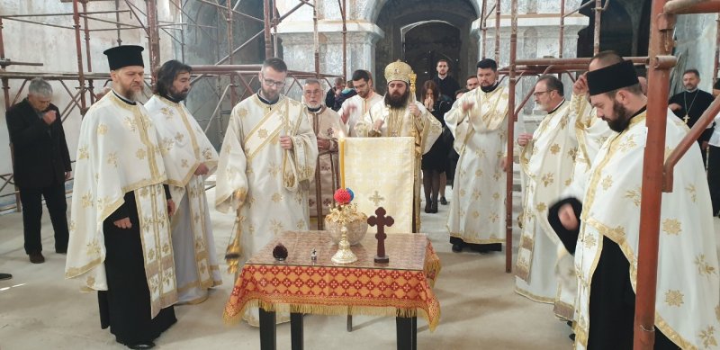 Архијерејска Литургија у Даљу