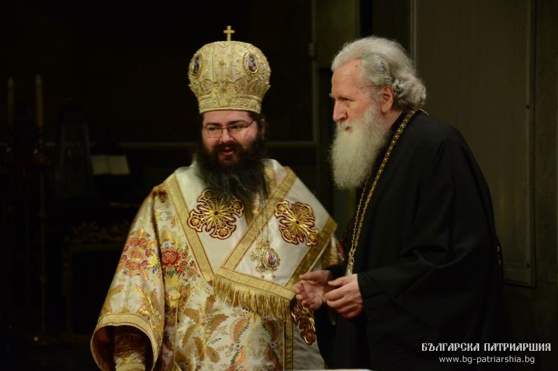 С архиерейска св. литургия бе отбелязан празникът на св. Братя Кирил и Методий в ПКСХП “Св. Александър Невски”