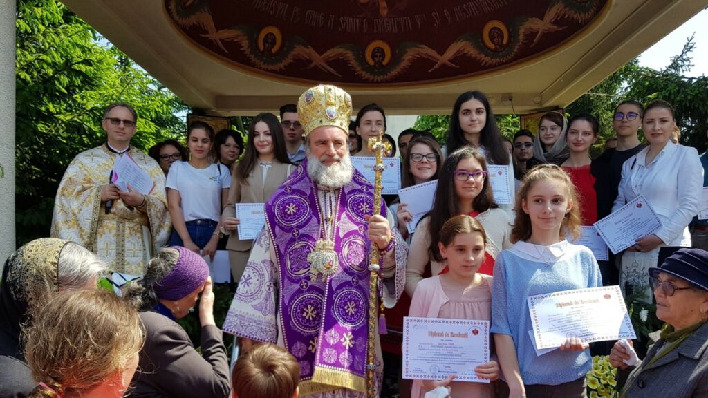 Arhiepiscopia Romanului și Bacăului și-a premiat olimpicii