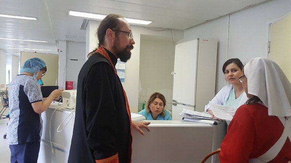 Η Εκκλησία δίπλα στα θύματα της αεροπορικής τραγωδίας